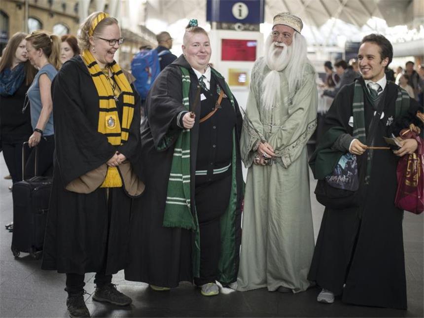 Harry-Potter-Fans im Bahnhof King's Cross, wo die Reise mit dem Hogwarts-Express begann. Foto: Lauren Hurley