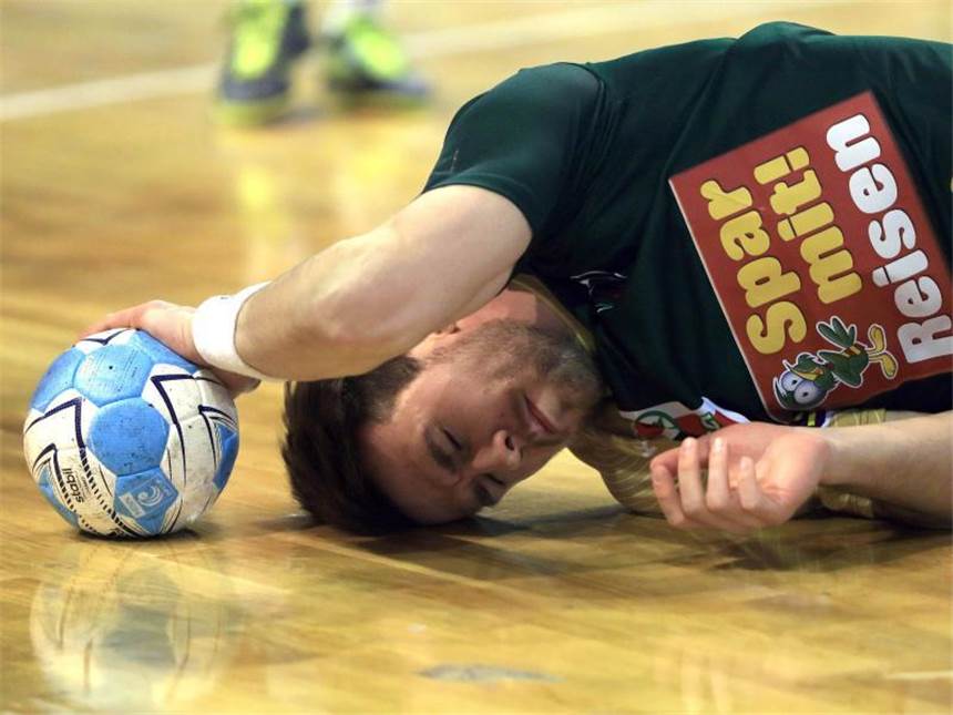 Füchse Berlin verspielen Sieg: Nur 31:31 in Constanta Hart gelandet: Die Berliner um Markus Richwien verspielten einen wichtigen Auswärtssieg. Foto: Jens Wolf