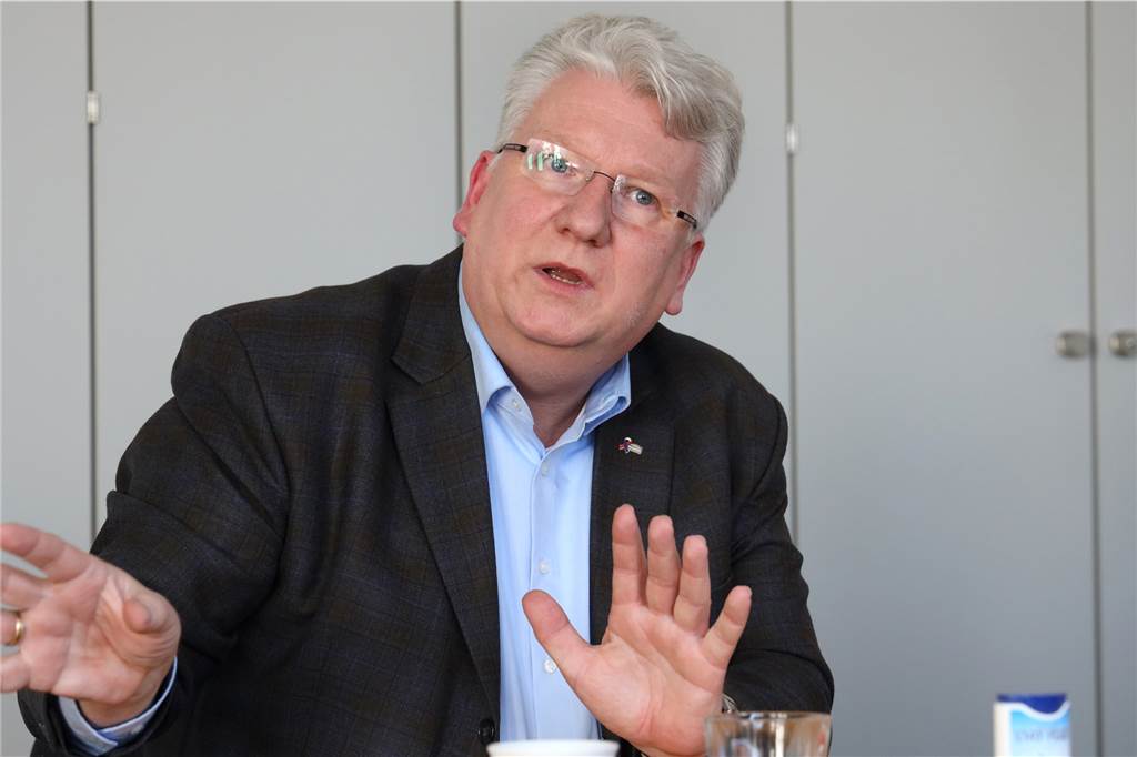 Gegen AfD-Boykott: Kandidaten werben für „Argumente statt Abwesenheit“ Hartmut Ganzke (SPD): „Ich bin keiner, der den Einladenden vorschreibt, wen sie einzuladen haben.“