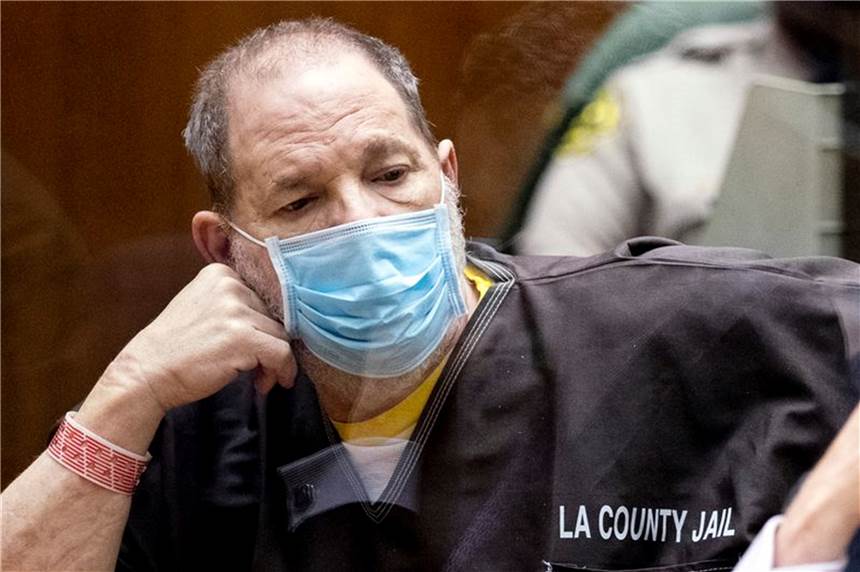 Prozess wegen Sexualstraftaten: Richterin lässt Anklagepunkt gegen Weinstein fallen Harvey Weinstein während einer Anhörung vor Gericht in Los Angeles.