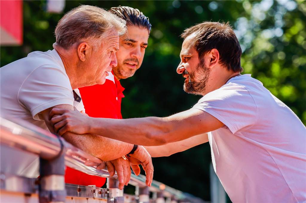 Hasan Kayabasi verrät Zukunftpläne: „Nach Samir Habibovic kann ich mich mit allen messen“ Hasan Kayabasi (M.), hier beim SV Brackel, ist in Dortmund gut bekannt.