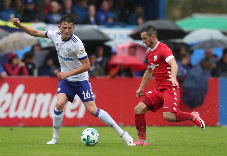 Fabian Reese ist dem FC Schalke 04 dankbar Hat den Sprung in den Schalker Kader geschafft: Fabian Reese.