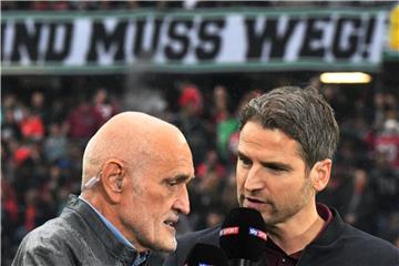 Hat die Debatte um 50+1 wieder befeuert: 96-Präsident Martin Kind (l). Foto: Peter Steffen