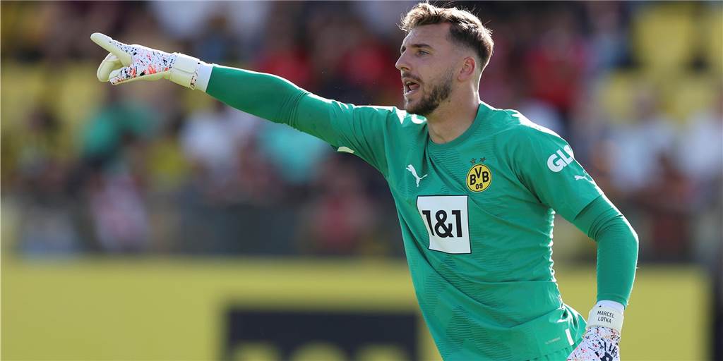 BVB-Torhüter Marcel Lotka: „Das ist nicht als Kampfansage zu verstehen“ Marcel Lotka gibt Anweisungen.