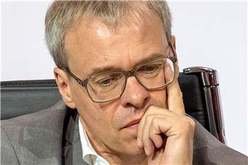 Hat einen Berg von Problemen zu bewältigen: Schalkes Finanzvorstand Peter Peters.
