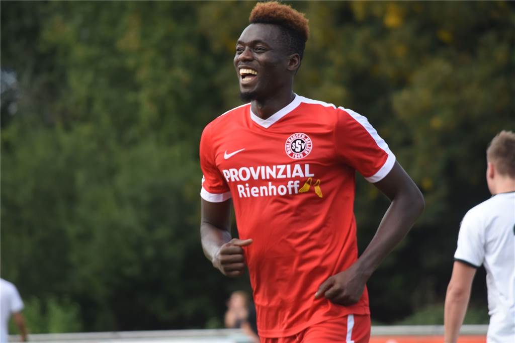 SSV Mühlhausen erleichtert: Der Knipser vom Dienst gibt die Zusage Hat fußballtechnisch gut lachen: Ibrahima Camara markierte in dieser Saison bereits 15 Tore für den SSV Mühlhausen.
