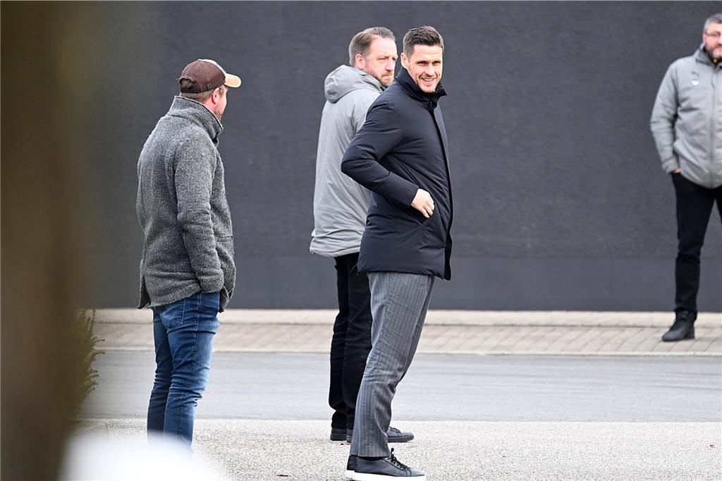Sebastian Kehl schaut zur Seite.