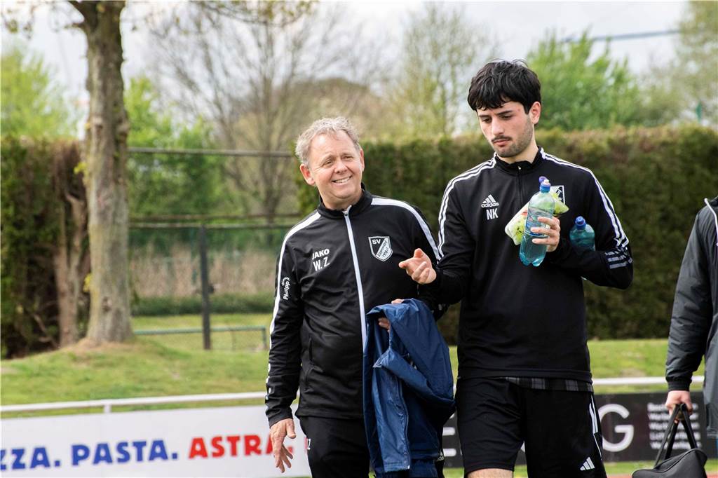 Perfekter Start reicht TuS Sythen II im Derby nicht Hat mit dem LSV II noch alle Chancen auf die Aufstiegsrelegation: Trainer Wolfgang Zernahle (l.).