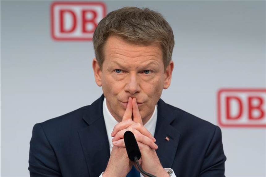 Verärgerung bei Bund und Aufsichtsrat über Bahn-Brandbrief Hat mit einem alarmierenen Brief an die Konzernmanager den Blick auf die schwierige Lage der Bahn gerichtet: Bahn-Vorstandschef Richard Lutz. Foto: Soeren Stache