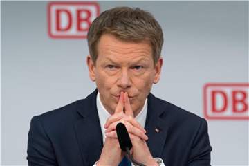Hat mit einem alarmierenen Brief an die Konzernmanager den Blick auf die schwierige Lage der Bahn gerichtet: Bahn-Vorstandschef Richard Lutz. Foto: Soeren Stache