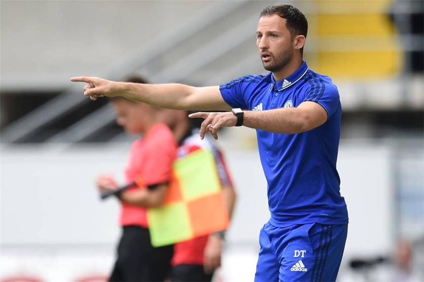 Das sind Tedescos wichtigste Schalke-Baustellen Hat noch viel Arbeit vor sich: Schalke-Trainer Domenico Tedesco.