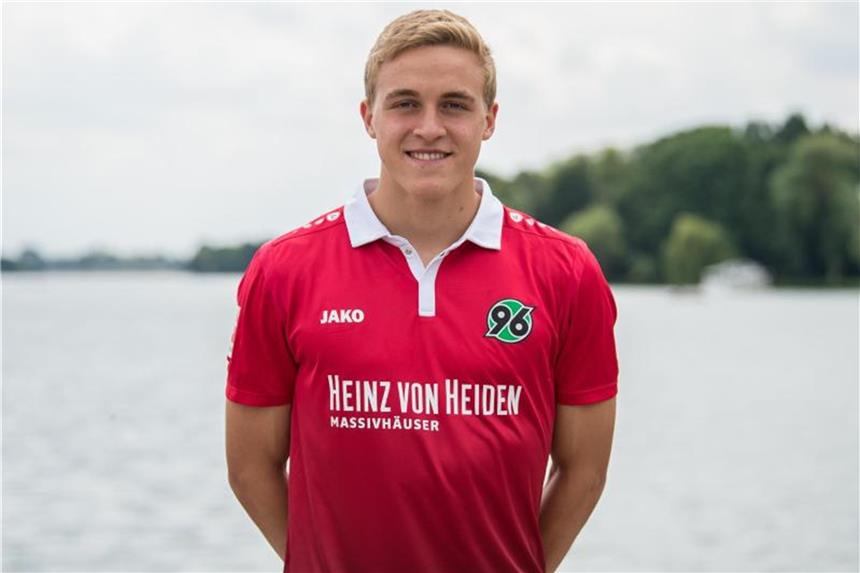 Hannover 96 verlängert Vertrag mit Verteidiger Hübers Hat seinen Vertrag bei Hannover 96 verlänger: Timo Hübers. Foto: Silas Stein