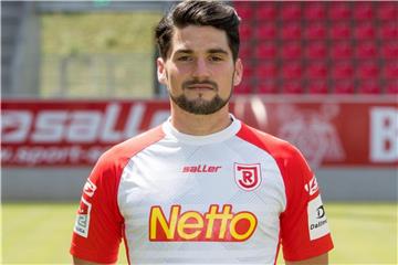 Hat sich wenige Tage nach seinem Comeback erneut verletzt: Regensburg-Verteidiger Oliver Hein. Foto: Armin Weigel