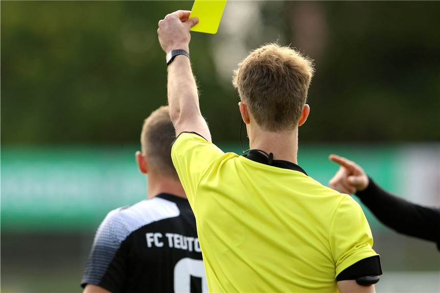 Kribbeln im Arm: Schiedsrichter bricht Partie zwischen VfB II und Vinnum II ab Hatte ein Schiedsrichter gesundheitliche Probleme, muss er seine Sporttauglichkeit bescheinigen.