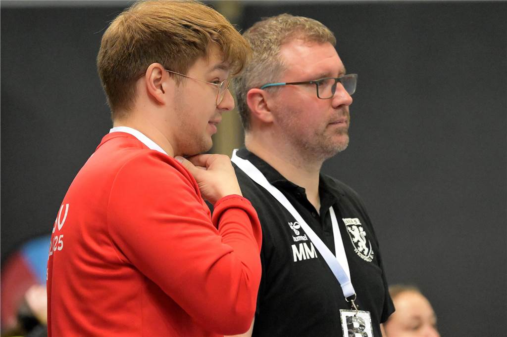 Frauen des Lüner SV Handball verlieren knapp bei Teutonia Riemke Timo Janisch und Marcel Mai beobachten das Spielgeschehen.