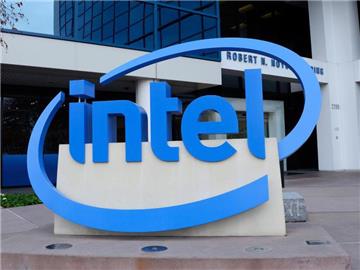 Hauptsitz von Intel im kalifornischen Santa Clara: Ein Boom bei Rechenzentren hilft dem Chip-Marktführer über die Runden. Foto: John G. Mabanglo/Archiv