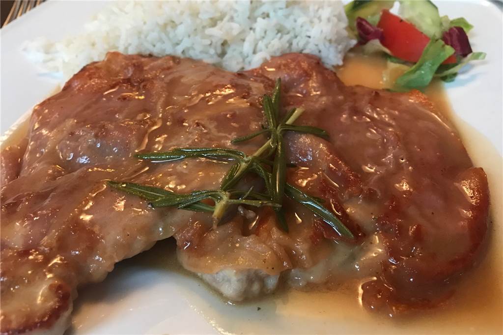 Bei Il Carciofo in der Castroper Altstadt gibt es italienisches Familien-Flair Hauptspeise Nummer 2: Saltimbocca alla Romana.