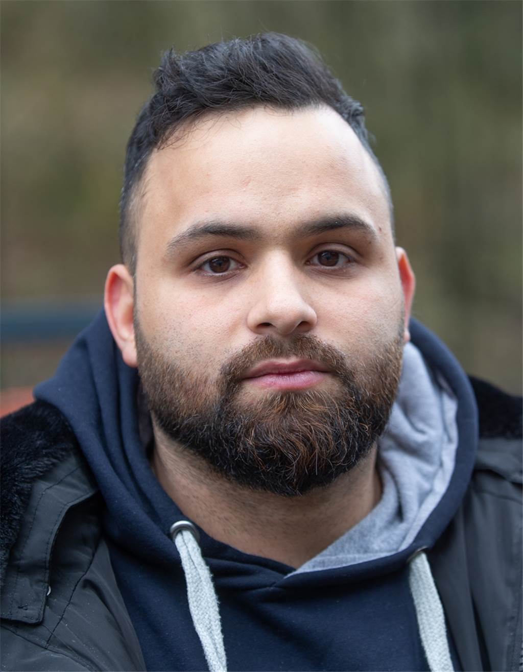 Hausbesitzer Ersan Acar lebt unter maroder A45-Brücke: „Ich hatte Träume“ Hausbesitzer Ersan Acar. Er wohnt mit seiner Familie seit 2010 in einem Haus, das unter der maroden A45-Brücke Rahmede steht. Nun soll die Brücke in sechs Monaten gesprengt werden. Seit Montag weiß er, dass ihm, seiner Frau, den Kindern und Eltern nicht mehr viel Zeit bleibt.