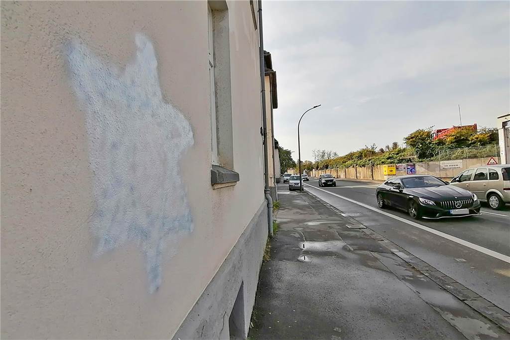 Staatsschutz ermittelt nach antisemitischen Schmierereien in Mengede Übermaltes Graffiti an einer Hauswand an der Dönnstraße in Dortmund.