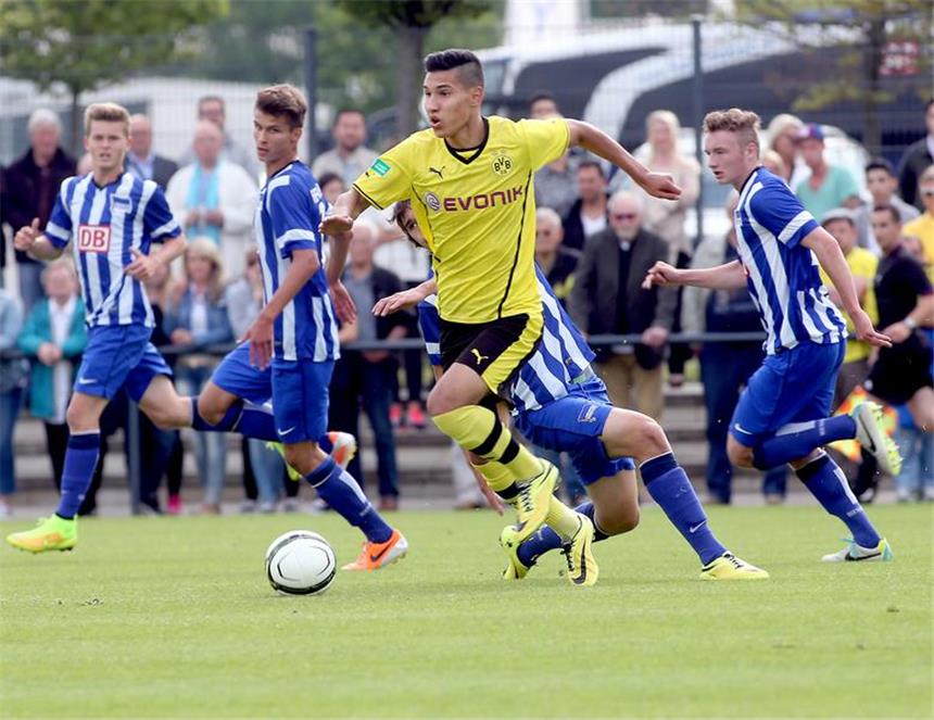 BVB-U17 will heute Abend in Leipzig Meister werden Hayrullah Alici soll heute für Borussias B-Junioren im DM-Endspiel bei RB Leipzig die nötige Torgefahr ausstrahlen. Schon in den beiden Halbfinals gegen Hertha BSC traf der Mittelstürmer.