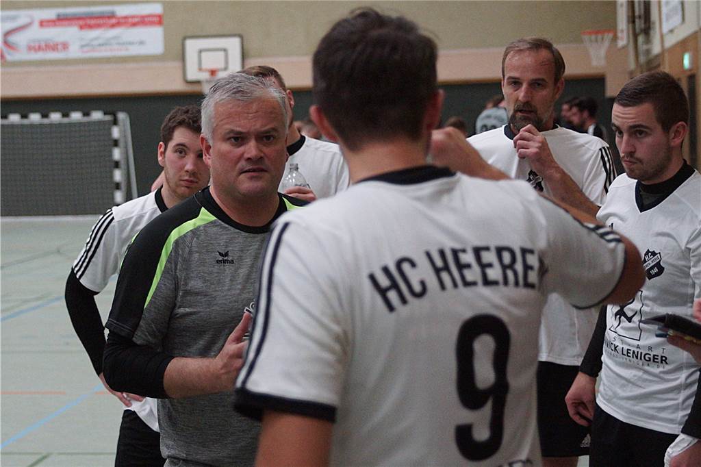 Plötzlich Aufstiegskandidat: Bezirksliga-Einteilung eröffnet dem HC Heeren neue Möglichkeiten HCH-Trainer Mike Rothenpieler will die Konkurrenz hinter sich lassen.