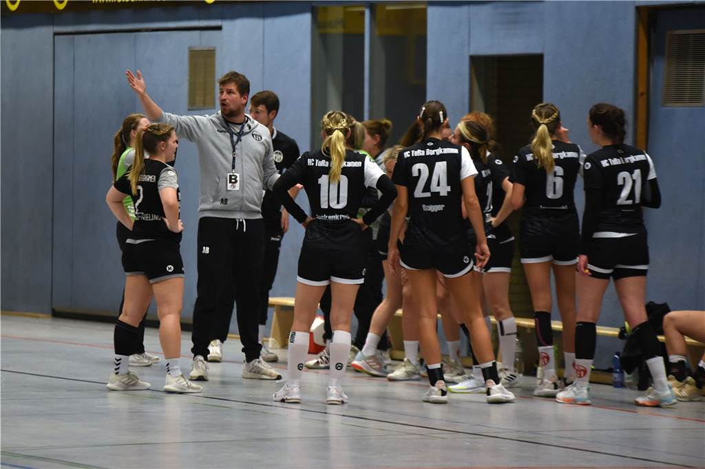 Deutlicher Sieg: HC TuRa Bergkamen rückt dem VfL Brambauer auf die Pelle HCT-Trainer Andre Brandt sah einen überzeugenden und verdienten Sieg seiner Oberliga-Mannschaft.