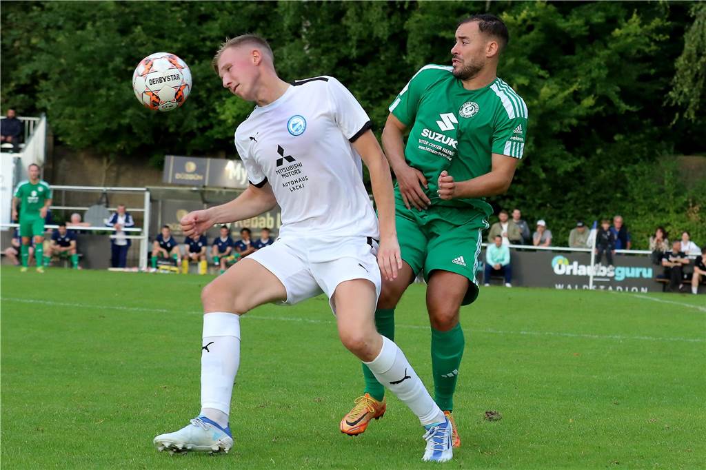 Hecker-Cup 2023, 2. Halbfinale, FC Brünninghausen (weiss) vs. Holzwickeder SC (grün),Aufnahmeort: Dortmund, Sportplatz Aplerbeck (Waldstadion), Schwerter Str. 238,Aufnahmedatum: 28.07.2023,Copyright / Urheber Foto: Nils Foltynowicz, Dortmund Persönlich haftender EinzelunternehmerUSt-IdNr.: DE184104910E-Mail: folty@mailbox.org; fotos@folty.deWeb: www.folty.deTwitter: @FoltyFotoTel.: +49 (151) - 41 61 5000Veröffentlichung honorarpflichtig zzgl. 7 % Mehrwertsteuer.