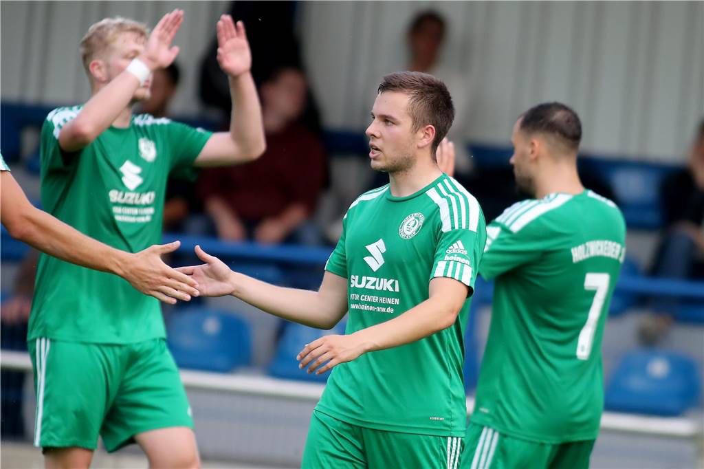 Hecker-Cup 2023, 2. Halbfinale, FC Brünninghausen (weiss) vs. Holzwickeder SC (grün),Aufnahmeort: Dortmund, Sportplatz Aplerbeck (Waldstadion), Schwerter Str. 238,Aufnahmedatum: 28.07.2023,Copyright / Urheber Foto: Nils Foltynowicz, Dortmund Persönlich haftender EinzelunternehmerUSt-IdNr.: DE184104910E-Mail: folty@mailbox.org; fotos@folty.deWeb: www.folty.deTwitter: @FoltyFotoTel.: +49 (151) - 41 61 5000Veröffentlichung honorarpflichtig zzgl. 7 % Mehrwertsteuer.