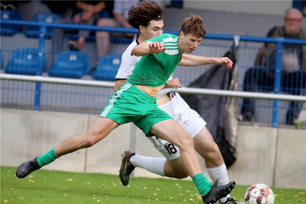 Hecker-Cup 2023, 2. Halbfinale, FC Brünninghausen (weiss) vs. Holzwickeder SC (grün),Aufnahmeort: Dortmund, Sportplatz Aplerbeck (Waldstadion), Schwerter Str. 238,Aufnahmedatum: 28.07.2023,Copyright / Urheber Foto: Nils Foltynowicz, Dortmund Persönlich haftender EinzelunternehmerUSt-IdNr.: DE184104910E-Mail: folty@mailbox.org; fotos@folty.deWeb: www.folty.deTwitter: @FoltyFotoTel.: +49 (151) - 41 61 5000Veröffentlichung honorarpflichtig zzgl. 7 % Mehrwertsteuer.