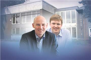Heeks amtierender Bürgermeister Franz Josef Weilinghoff (parteilos, links) und sein Herausforderer Markus Janning (CDU) treten am 13. September bei der Bürgermeisterwahl in Heek an.