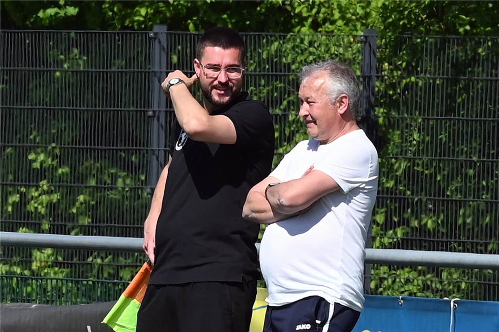 Erster Saisonsieg für Trainer Tadday mit BSV Heeren Heerens Trainer Hubert Tadday (r.) und der Sportliche Leiter Dennis Feykes