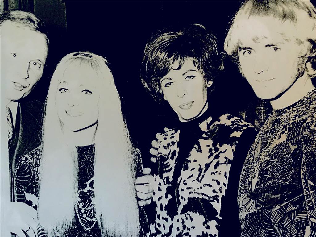 Heidi (2.v.r.) und Jürgen Rombeck (l.) mit dem Schlager-Pärchen Adam und Eve, das im Dezember 1969 in Ickern zu Gast war.