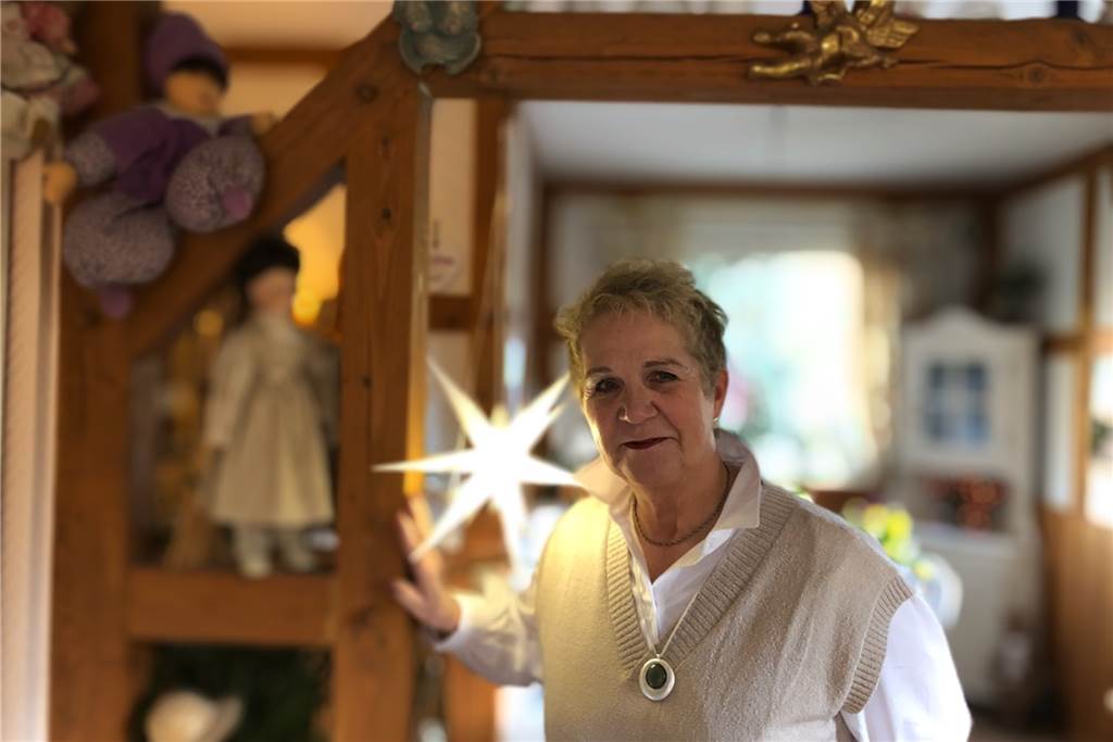 Long-Covid-Patientin Heidi Friedrich (66): „Heute habe ich Angst vorm Sterben“ Heidi Friedrich liebt Puppen – und ist ein leidenschaftlicher Fan der Daily-Soap „Rote Rosen“. Die lebenslustige Frau hofft, die Langzeitsymptome von Covid-19 eines Tages überwinden zu können.