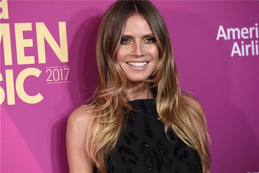 Amazon Prime plant Fashionshow mit Heidi Klum Heidi Klum probiert etwas Neues aus. Foto: Chris Pizzello/Invision/AP