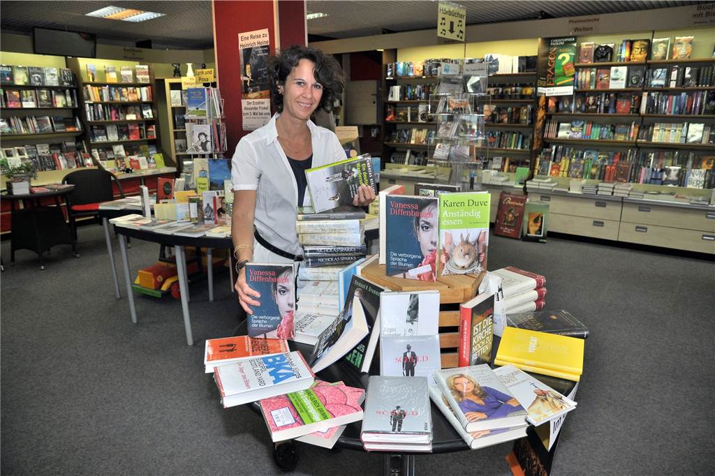 Abstand und Spuckschutz: Geschäfte in Lünen öffnen am Montag wieder Heidi Vakilzadeh wird am Montag wieder die Lippe-Buchhandlung öffnen.