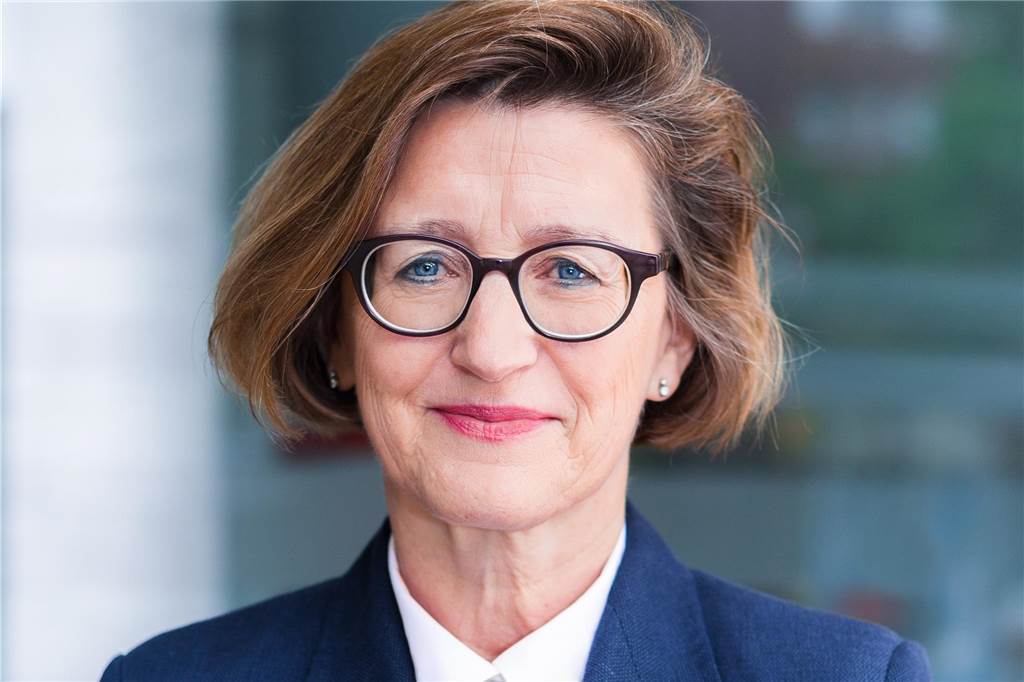Künstliche Intelligenz verändert die Arbeitswelt: Sorgen und Chancen Heike Bettermann, die Chefin der Arbeitsagentur in Dortmund, hält Künstliche Intelligenz nicht für einen Jobkiller. Sie sagt: „Die Arbeit wird sich zukünftig verändern, der Beruf aber nicht zwangsläufig verschwinden.“
