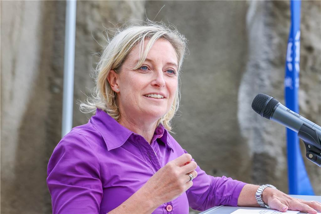 Erneute Sorge um Karstadt: „Keine Ahnung, wo die Reise jetzt hingeht“ Heike Marzen, Wirtschaftsförderin der Stadt Dortmund, hat vor Weihnachten den Galeria-Chef noch davon reden hören, dass man „eine gute Zukunftsperspektive“ sehe.