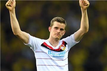 Heiko Herrlich bangt vor dem Stuttgart-Spiel um Sven Bender. Foto: Ina Fassbender