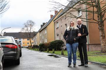 Heiko und Mareike Nickel wohnen am Grimbergsweg in Kirchderne – und fühlen sich dort rundum wohl.