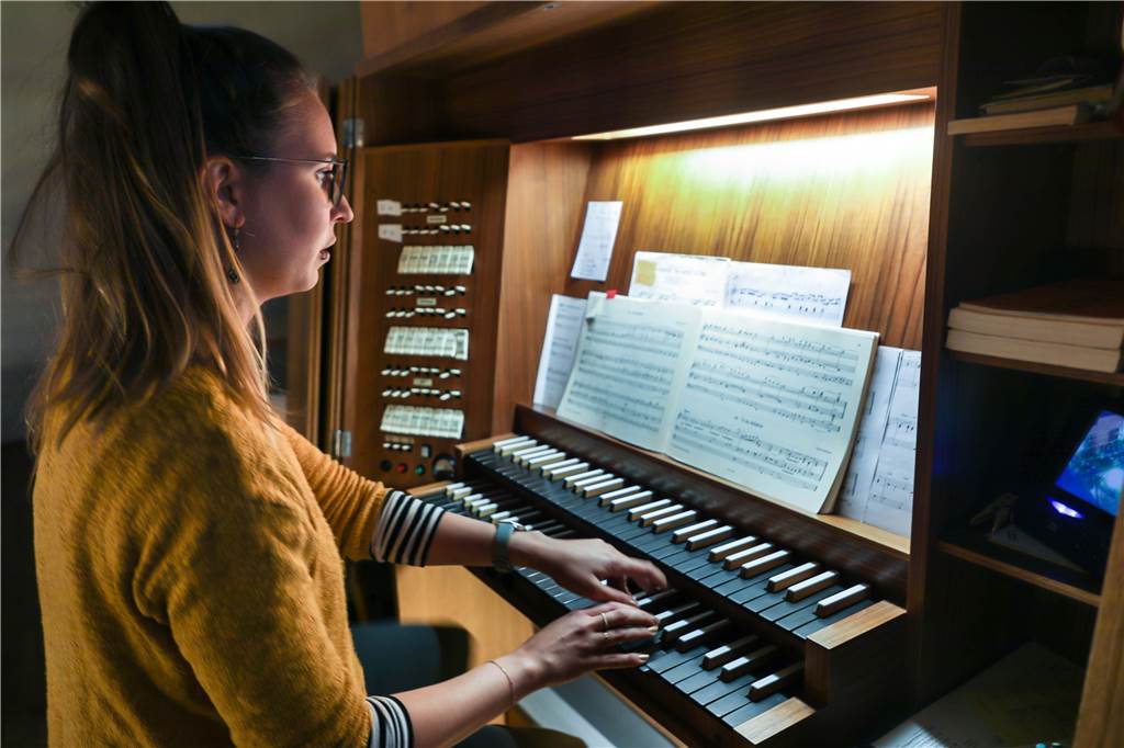 Super-Stress statt Stille Nacht: Organistin erlebt Weihnachten im Turbo-Modus Heiligabend ist für Kirchenmusikerin Hannah Schmidt ein Großkampftag.