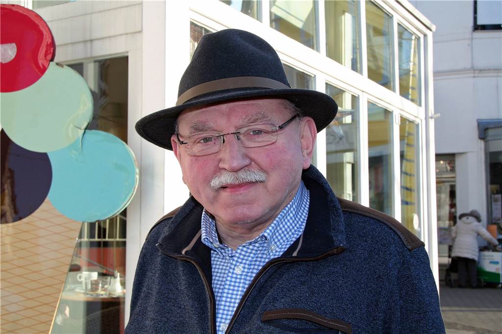 Kirmes-Poster aus Dortmund landet jetzt auf einer Hochzeitseinladung Heimatforscher Wilhelm Mohrenstecher hat dabei geholfen, dass das Pärchen seine Hochzeitseinladung individuell gestalten kann.