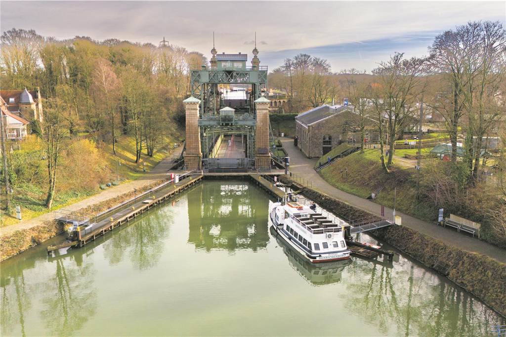 Saisonstart am Hebewerk: Kapitän Kracke will die Gäste glücklich machen Die Henrichenburg am Unterwasser des Alten Schiffshebewerks.