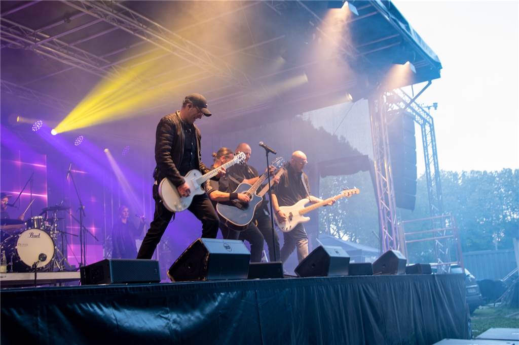 Festival-Finale: Seven Cent ließ in Castrop-Rauxel sichtbar die Bühne beben Heimspiel mit vollem Einsatz: Seven Cent sorgte für einen Beben an der Karlstraße.