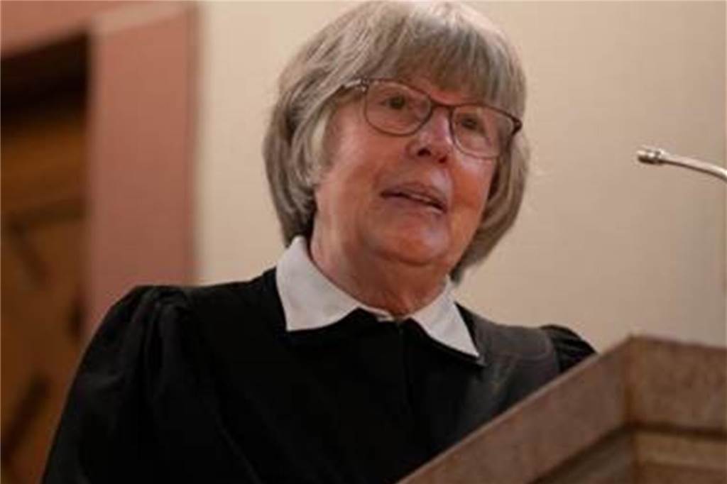 Hausärztin Dr. Antje Münzenmaier: Mehr reden über das Recht auf Tod Heinke Geiter, evangelische Theologin, langjährige Notfallseelsorgerin und Autorin, spricht sich gegen starre Lösungen aus. Sie ist am 4. Oktober Gast bei der Podiumsdiskussion in Selm.
