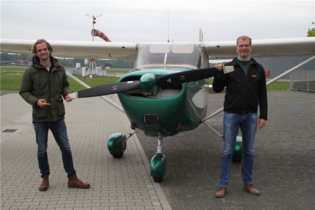 Genau vor 60 Jahren: Erste Landung auf dem Flugplatz Stadtlohn-Vreden Heinrich-Hermann (r.) und Werner Hecking flogen schon als Kinder mit der „Edix“.