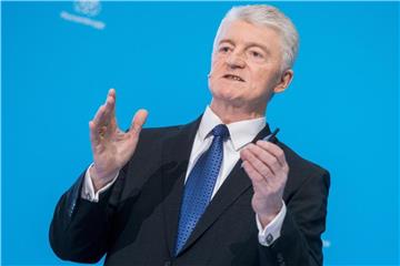 Heinrich Hiesinger spricht bei einer Bilanzpressekonferenz. Foto: Rolf Vennenbernd/Archiv