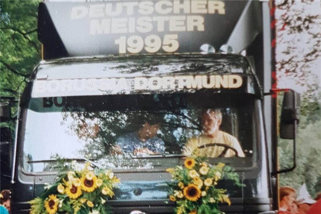 BVB-Fan fuhr früher den Meistertruck rund um den Borsigplatz Heinrich Rottmann fuhr zwischen 1995 und 2002 viermal den Champions-Truck des BVB beim Korso durch Dortmund.