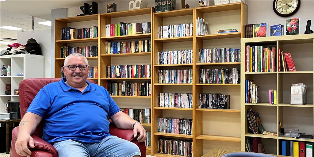 Düt und Dat öffnet in Selm an neuem Standort und hat nun eine kleine Lounge Heinz-Dieter Melcher hat am neuen Standort von Düt und Dat in Selm schon seinen neuen Lieblingsplatz gefunden.