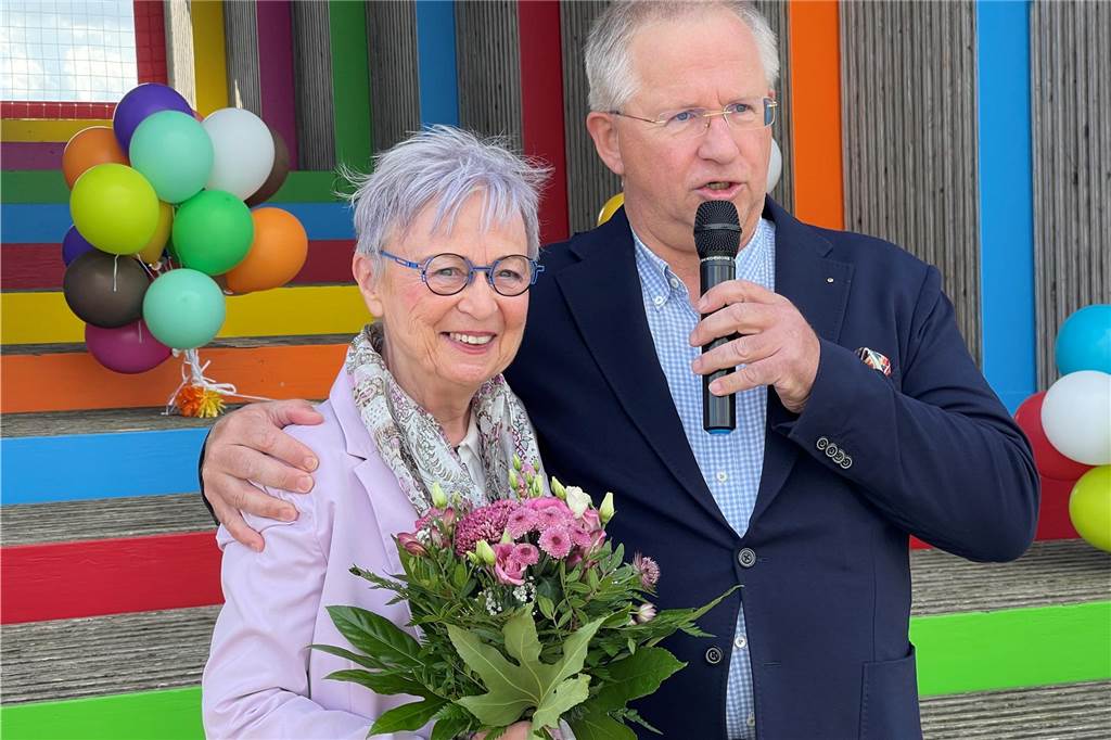 Heinz-Georg Mors bedankte sich bei Margot Berten für ihr Engagement.