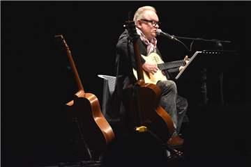 Heinz Rudolf Kunze präsentierte als virtuoser Musiker und Rockpoet Lieder und Texte zum Nachdenken.